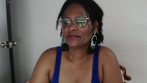 Snapshot of roushlove chatting on 01/30/25, 12:37 luxa online show from 01/30/25, 12:37