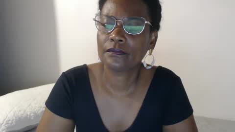 Snapshot of roushlove chatting on 02/14/25, 02:50 luxa online show from 02/14/25, 02:50