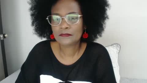 Snapshot of roushlove chatting on 02/17/25, 01:42 luxa online show from 02/17/25, 01:42