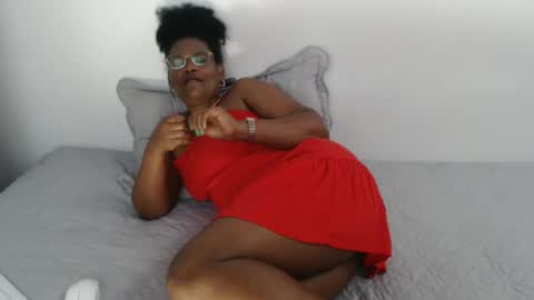 Snapshot of roushlove chatting on 02/18/25, 10:14 luxa online show from 02/18/25, 10:14