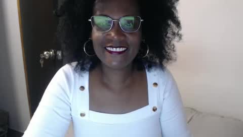 Snapshot of roushlove chatting on 02/24/25, 09:31 luxa online show from 02/24/25, 09:31