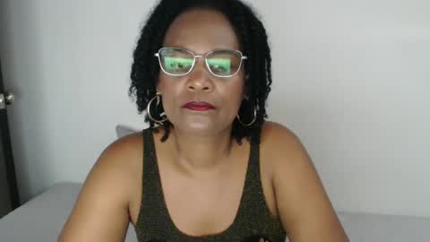 Snapshot of roushlove chatting on 02/28/25, 07:03 luxa online show from 02/28/25, 07:03