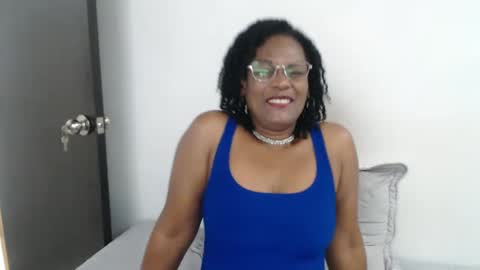 Snapshot of roushlove chatting on 03/03/25, 01:31 luxa online show from 03/03/25, 01:31