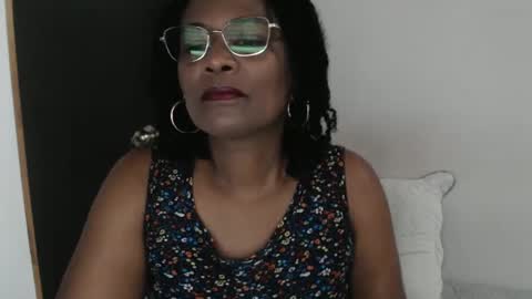 Snapshot of roushlove chatting on 03/05/25, 12:55 luxa online show from 03/05/25, 12:55