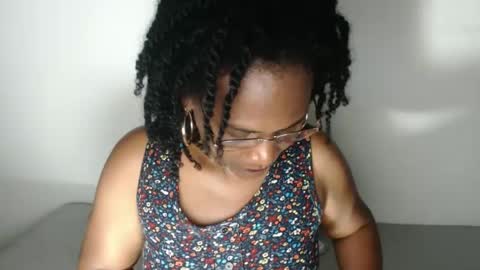 Snapshot of roushlove chatting on 03/06/25, 01:05 luxa online show from 03/06/25, 01:05