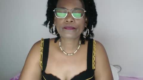 Snapshot of roushlove chatting on 03/10/25, 12:48 luxa online show from 03/10/25, 12:48