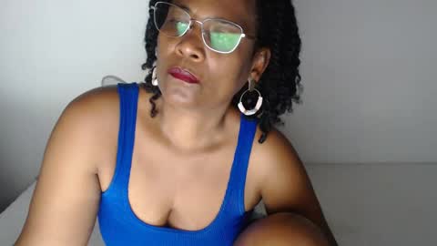 Snapshot of roushlove chatting on 03/11/25, 08:09 luxa online show from 03/11/25, 08:09