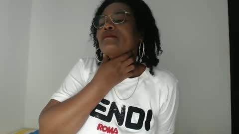 Snapshot of roushlove chatting on 09/11/25, 09:37 luxa online show from 09/11/25, 09:37
