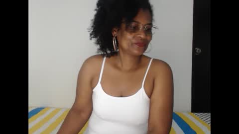 Snapshot of roushlove chatting on 09/18/25, 03:08 luxa online show from 09/18/25, 03:08