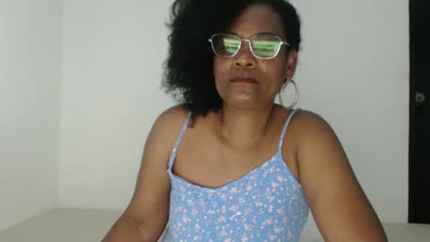 Snapshot of roushlove chatting on 09/20/25, 12:11 luxa online show from 09/20/25, 12:11