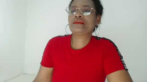 Snapshot of roushlove chatting on 09/22/25, 12:40 luxa online show from 09/22/25, 12:40