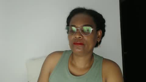Snapshot of roushlove chatting on 09/26/25, 12:25 luxa online show from 09/26/25, 12:25