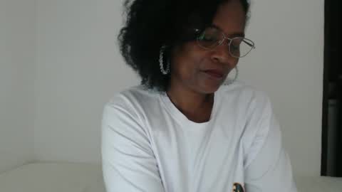 Snapshot of roushlove chatting on 09/26/25, 04:22 luxa online show from 09/26/25, 04:22