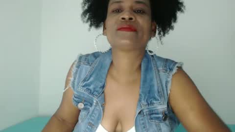 Snapshot of roushlove chatting on 09/27/25, 01:49 luxa online show from 09/27/25, 01:49