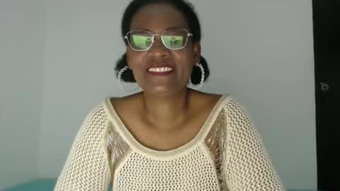 Snapshot of roushlove chatting on 10/03/25, 12:35 luxa online show from 10/03/25, 12:35
