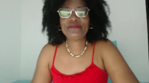Snapshot of roushlove chatting on 10/04/25, 01:42 luxa online show from 10/04/25, 01:42