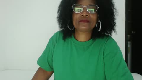 Snapshot of roushlove chatting on 10/05/25, 11:35 luxa online show from 10/05/25, 11:35
