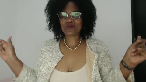 Snapshot of roushlove chatting on 10/10/25, 02:38 luxa online show from 10/10/25, 02:38