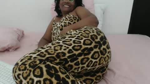 Snapshot of roushlove chatting on 10/11/25, 02:44 luxa online show from 10/11/25, 02:44