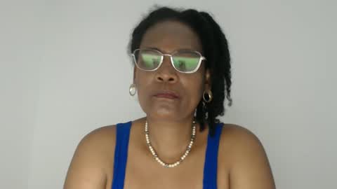 Snapshot of roushlove chatting on 10/15/25, 04:18 luxa online show from 10/15/25, 04:18