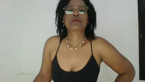 Snapshot of roushlove chatting on 10/20/25, 12:27 luxa online show from 10/20/25, 12:27