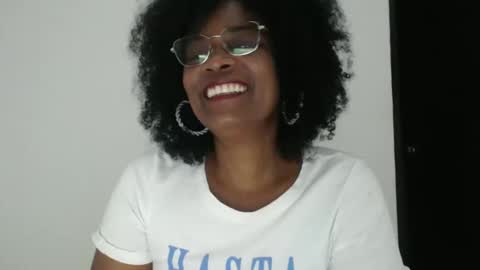 Snapshot of roushlove chatting on 10/22/25, 01:33 luxa online show from 10/22/25, 01:33