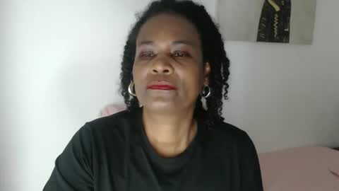 Snapshot of roushlove chatting on 04/18/26, 01:37 luxa online show from 04/18/26, 01:37