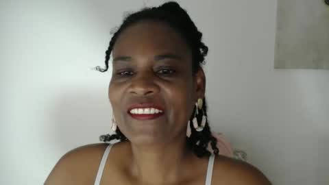 Snapshot of roushlove chatting on 04/22/26, 12:39 luxa online show from 04/22/26, 12:39