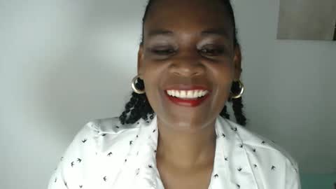 Snapshot of roushlove chatting on 04/24/26, 01:13 luxa online show from 04/24/26, 01:13