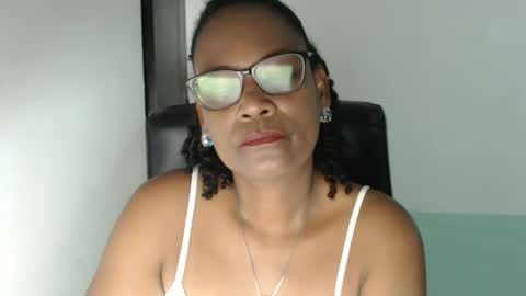 Snapshot of roushlove chatting on 04/27/26, 12:25 luxa online show from 04/27/26, 12:25