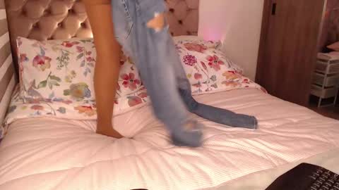 Rouss marie henao  online show from 12/18/25, 01:50