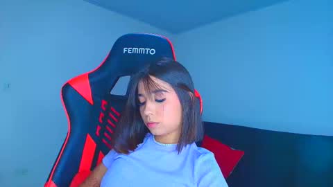 rousse_violet online show from 11/20/25, 10:42