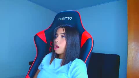 rousse_violet online show from 11/25/25, 11:27