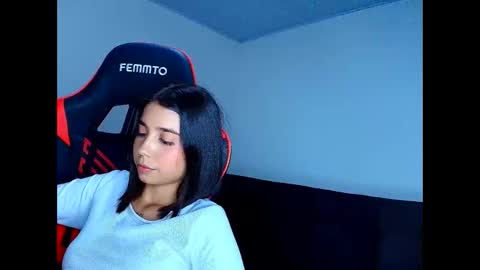 rousse_violet online show from 05/21/26, 12:39