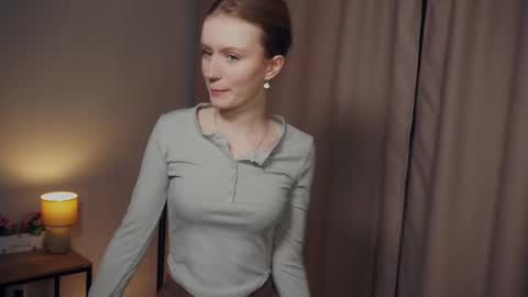 Snapshot of rowenacroyle chatting on 02/10/25, 07:07 Stella online show from 02/10/25, 07:07