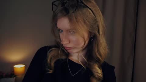 Snapshot of rowenacroyle chatting on 02/11/25, 04:13 Stella online show from 02/11/25, 04:13