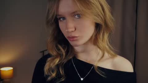 Snapshot of rowenacroyle chatting on 02/11/25, 07:16 Stella online show from 02/11/25, 07:16