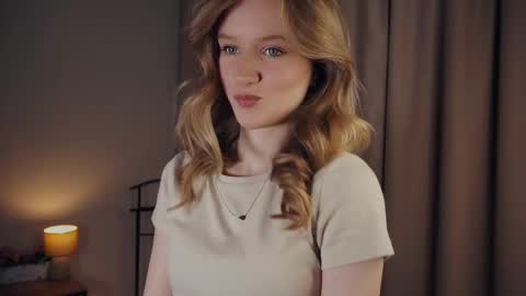 Snapshot of rowenacroyle chatting on 02/12/25, 01:06 Stella online show from 02/12/25, 01:06