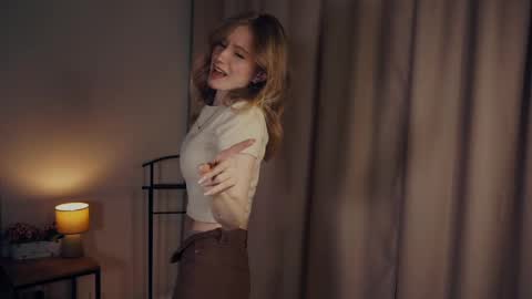 Snapshot of rowenacroyle chatting on 02/12/25, 04:11 Stella online show from 02/12/25, 04:11