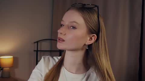 Snapshot of rowenacroyle chatting on 02/13/25, 03:46 Stella online show from 02/13/25, 03:46