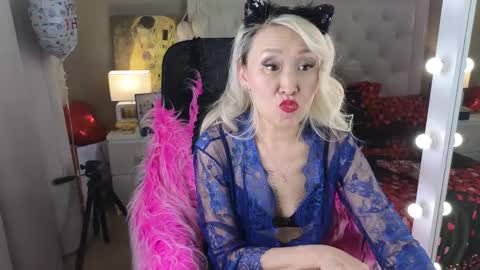 Snapshot of roxalanastar chatting on 04/13/26, 06:24 Roxalana online show from 04/13/26, 06:24