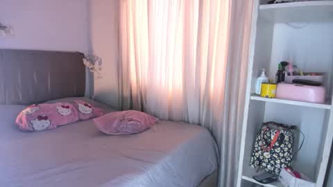 Snapshot of roxan_ne chatting on 03/31/26, 05:35 Roxx online show from 03/31/26, 05:35