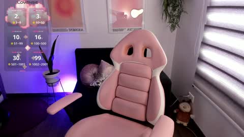 Snapshot of roxana_04_ chatting on 12/06/24, 02:17 Rox online show from 12/06/24, 02:17