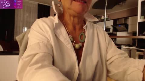 Snapshot of roxana_brooks chatting on 12/04/24, 05:33 Roxana online show from 12/04/24, 05:33