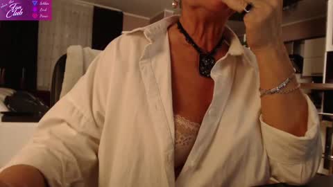 Snapshot of roxana_brooks chatting on 12/09/24, 05:52 Roxana online show from 12/09/24, 05:52