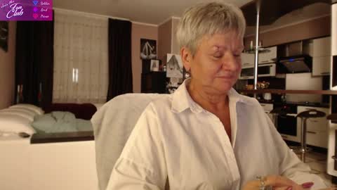 Snapshot of roxana_brooks chatting on 12/15/24, 04:04 Roxana online show from 12/15/24, 04:04