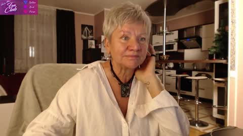 Snapshot of roxana_brooks chatting on 12/17/24, 03:06 Roxana online show from 12/17/24, 03:06