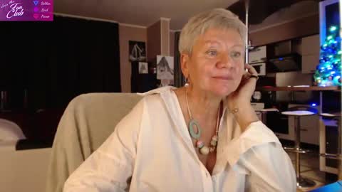 Snapshot of roxana_brooks chatting on 12/18/24, 02:06 Roxana online show from 12/18/24, 02:06