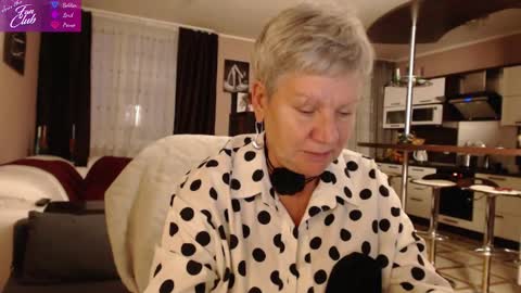 Snapshot of roxana_brooks chatting on 12/29/24, 01:38 Roxana online show from 12/29/24, 01:38