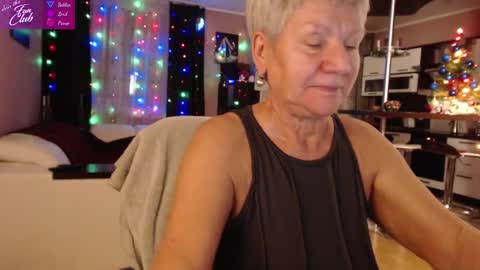 Snapshot of roxana_brooks chatting on 12/31/24, 03:09 Roxana online show from 12/31/24, 03:09